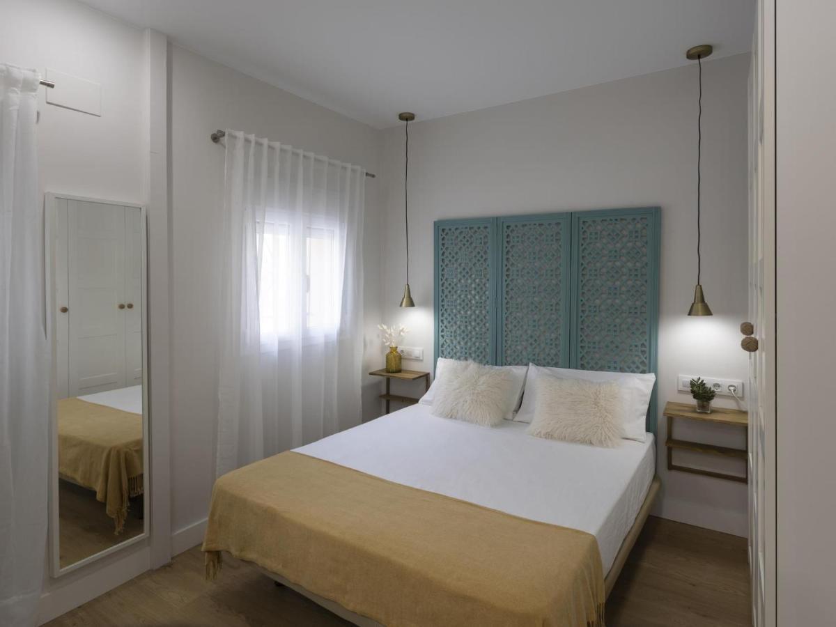 Beautiful Blue Triana Apartment เซบีญา ภายนอก รูปภาพ