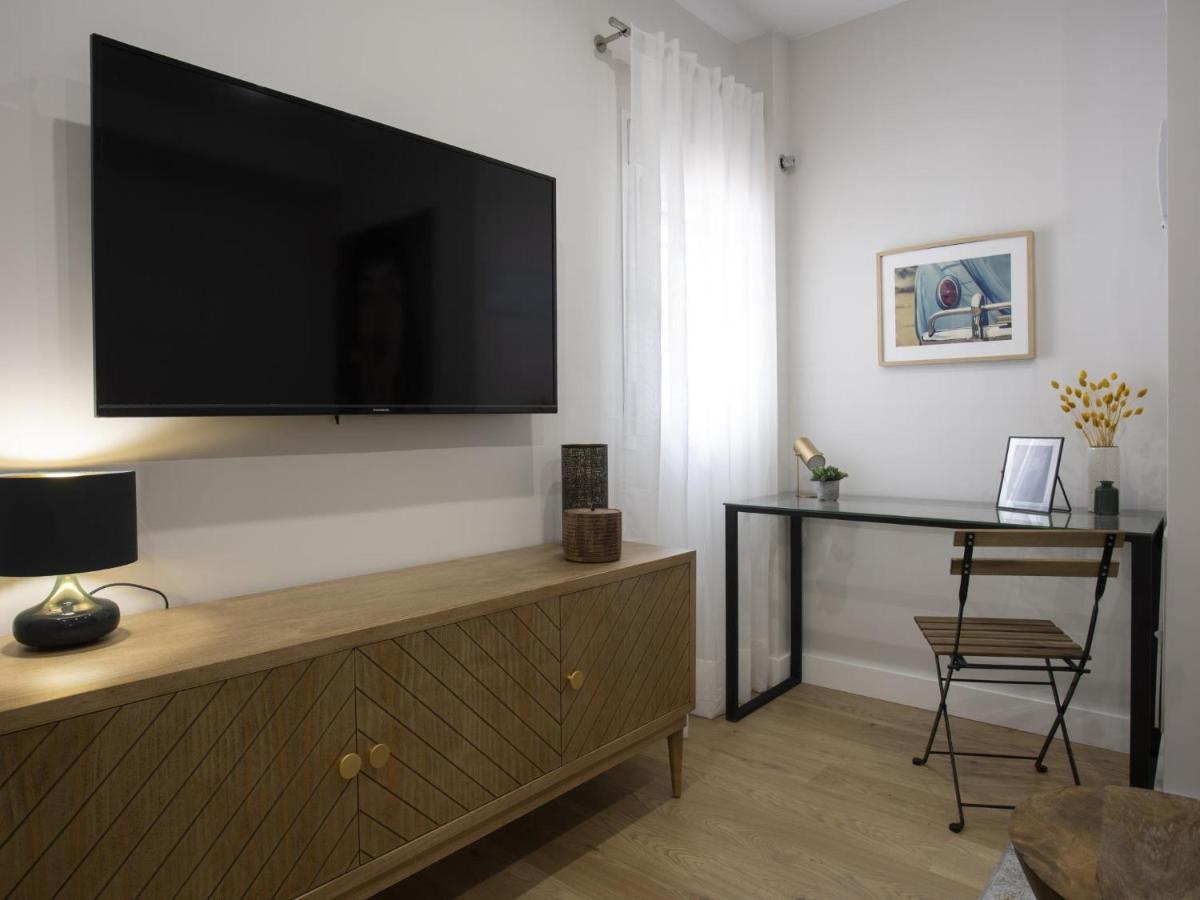 Beautiful Blue Triana Apartment เซบีญา ภายนอก รูปภาพ