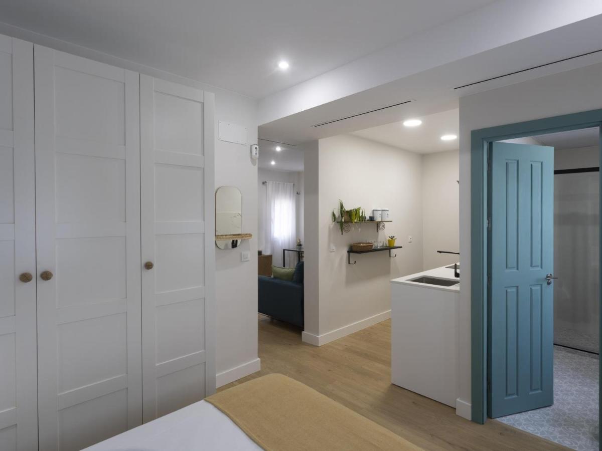 Beautiful Blue Triana Apartment เซบีญา ภายนอก รูปภาพ