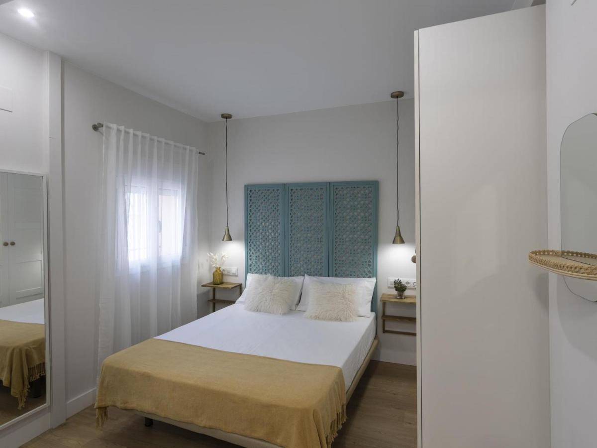 Beautiful Blue Triana Apartment เซบีญา ภายนอก รูปภาพ