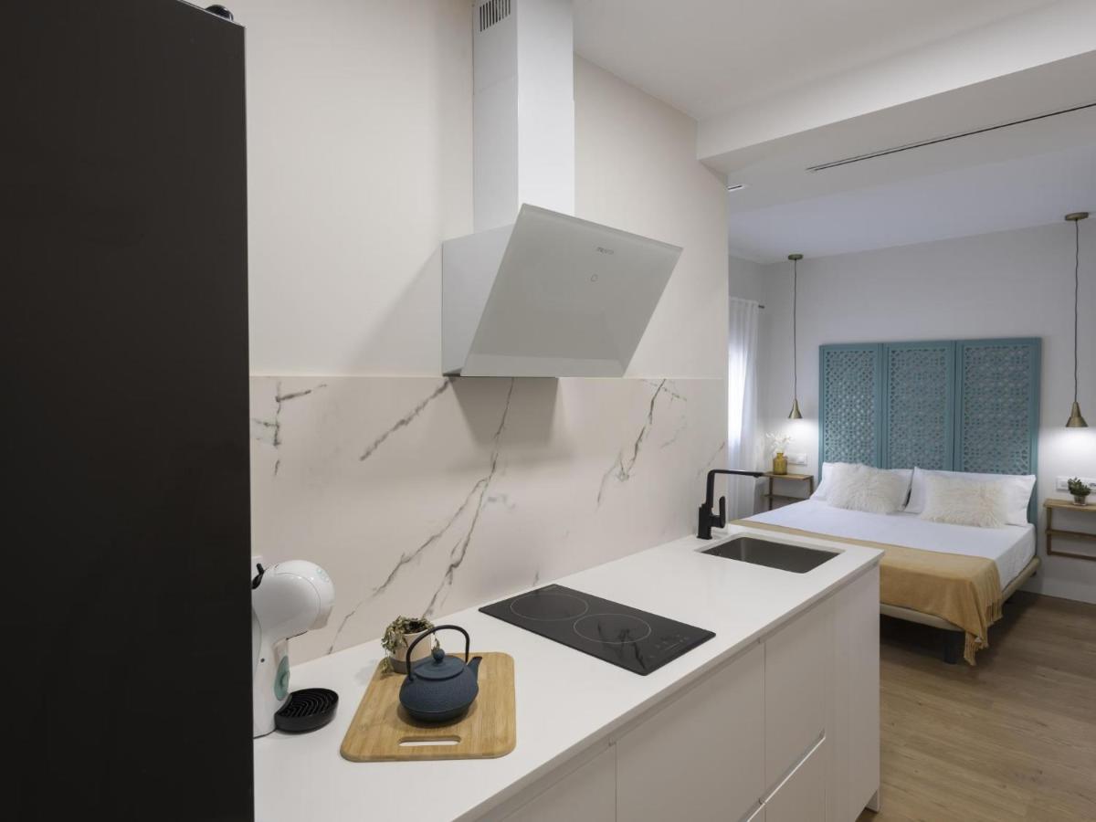 Beautiful Blue Triana Apartment เซบีญา ภายนอก รูปภาพ